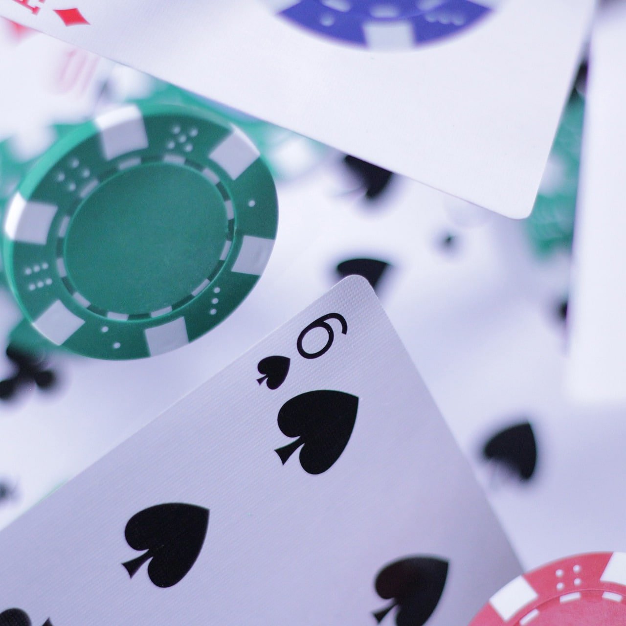 Antarmuka kerahoki menampilkan VIP Roulette, slot Aviator, Sweet Bonanza, dan permainan live casino lainnya dalam satu platform terpadu